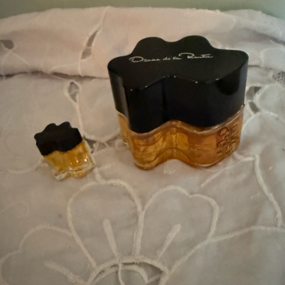 Oscar De La Renta Women’s Perfume Vintage Plus A Baby Refillable For Travel!